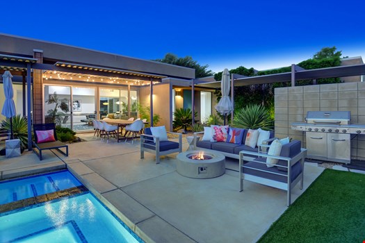 NIGHT OUTDOOR LIVING ROOM